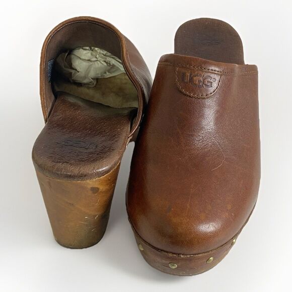 UGG #3201 Women's Brown Leather Studded Round Toe Heeled Clogs Sz 7  Wood Heels - Picture 3 of 9